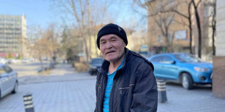 Алматылық аула тазалаушылар