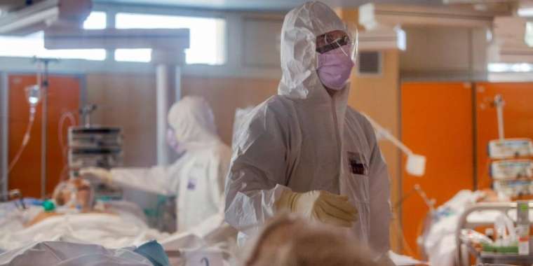 "Қызыл аймақтағы" Алматы: "70 науқасқа 1 дәрігер. Барлығы шаршаған"