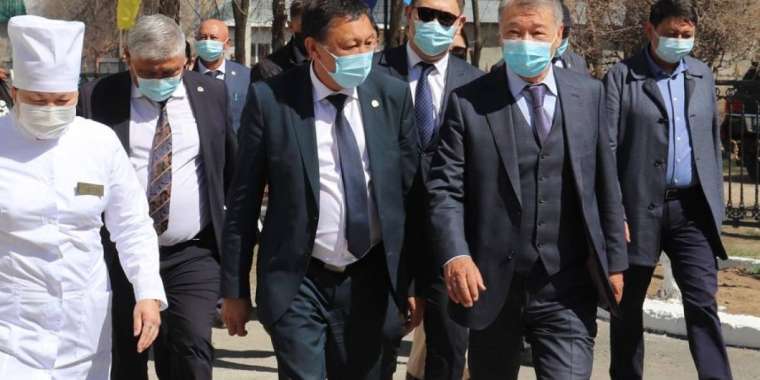 «Қатты ойланып» келе жатқан Ахметовті Тоқсейітов ауруханаға апарды