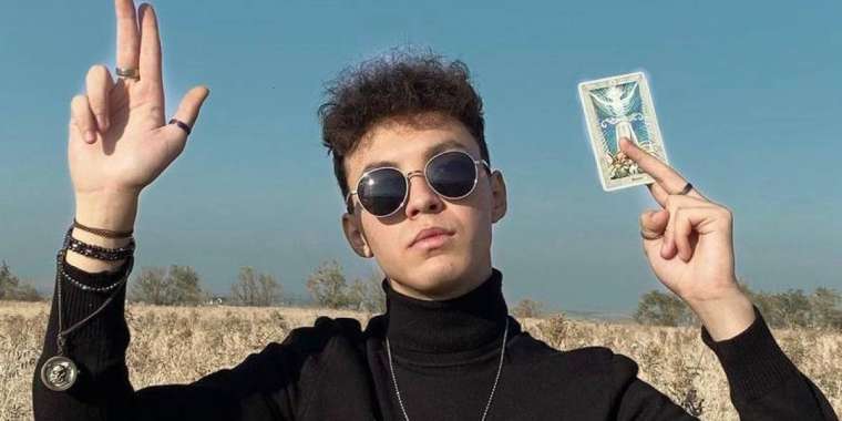 Көп құдайға сенетін Талғат: адамдар ішіме жын кірген деп ойлайды