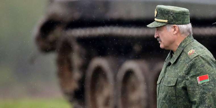 Лукашенко митингіге шыққандарды танкімен қуа ма?