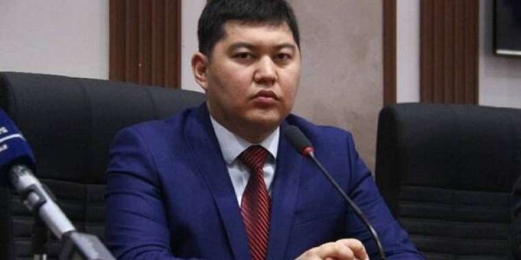 Өз еркімен кететін шенеунік: Экс-әкім енді экс-директор