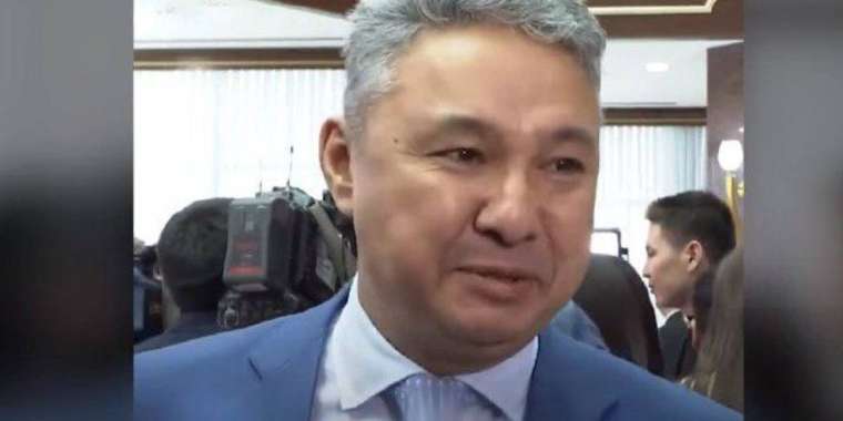 Перуашев жылай бере ме, әлде саяси батыр бола ма?