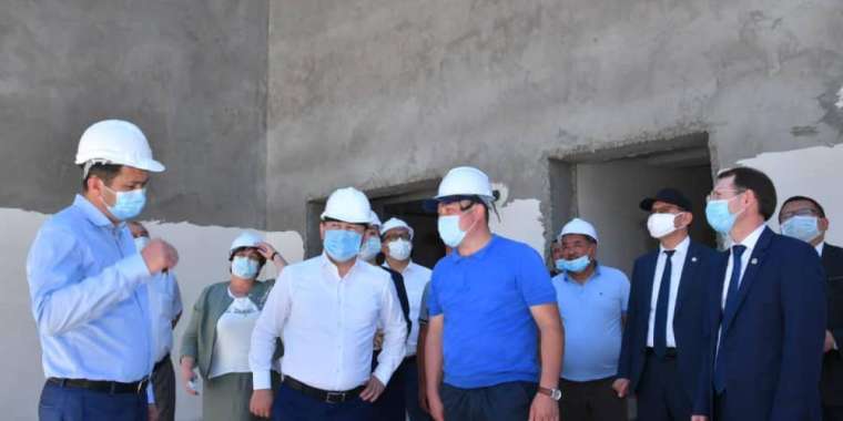 МУРАТ АЙТЕНОВ ОЗНАКОМИЛСЯ СО СТРОИТЕЛЬСТВОМ ШКОЛЫ