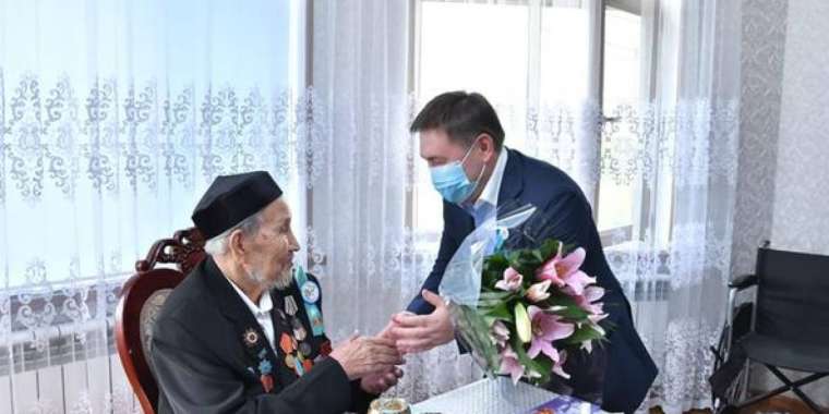 Мұрат Әйтенов қарт майдангерлерді мерекесімен құттықтады