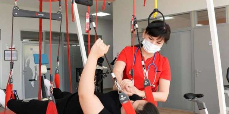 ВРАЧ, ОКАЗЫВАЮЩИЙ ЛЕЧЕНИЕ 7 ТЫСЯЧАМ ПАЦИЕНТОВ В ГОД