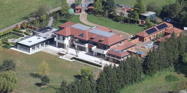 Daily Mail: Тимур Құлыбаев Ұлыбританияда ультразаманауи үй салып алды