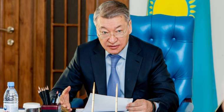 Мұғалімдерге  Ахметовті күштеп мақтатып жатыр