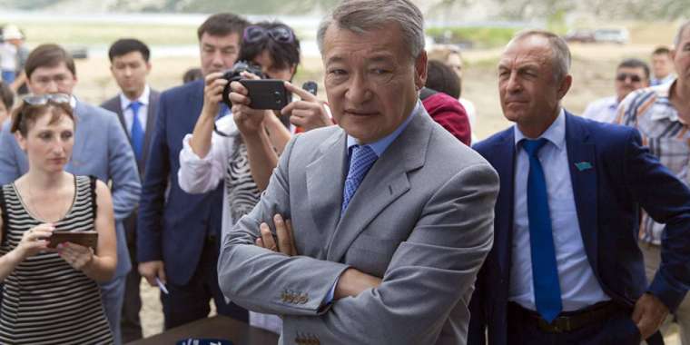 Ахметовты мақтатқан адам белгілі болды