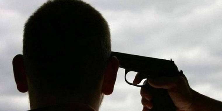 Түрме күзеткен сарбаз өзін-өзі атып тастады