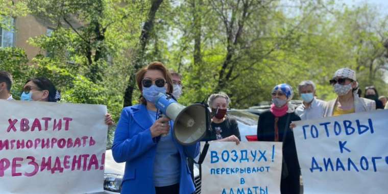 «Өлсем де, үйімді бұзғызбаймын»: Алматыдағы реновация жайлы