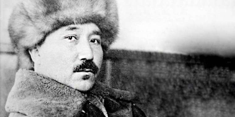 Сәкен ғашық болған қыздар