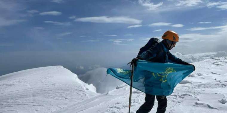 Еренғайып Талғар шыңына қалай шықты?