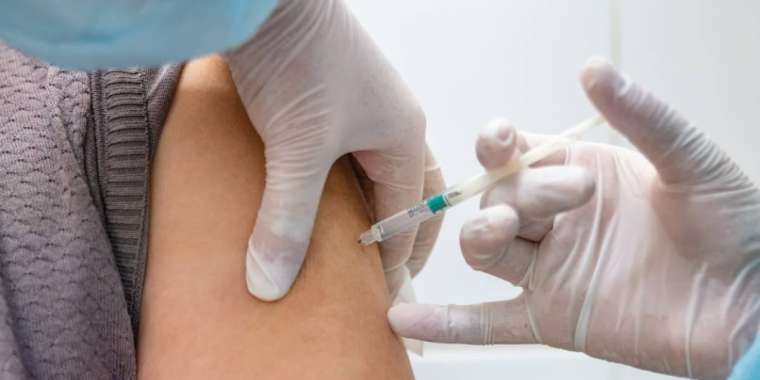 Бірінші қыркүйекке дейін вакцина алмаса, айыппұл төлетеді