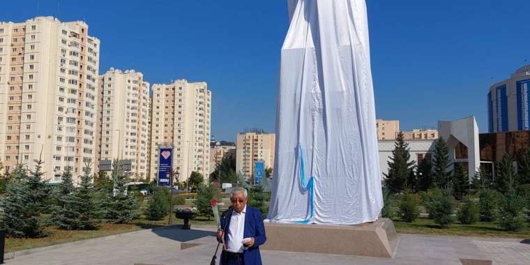 Астанада Жұмабек Тәшеновке ескерткіш қойылды