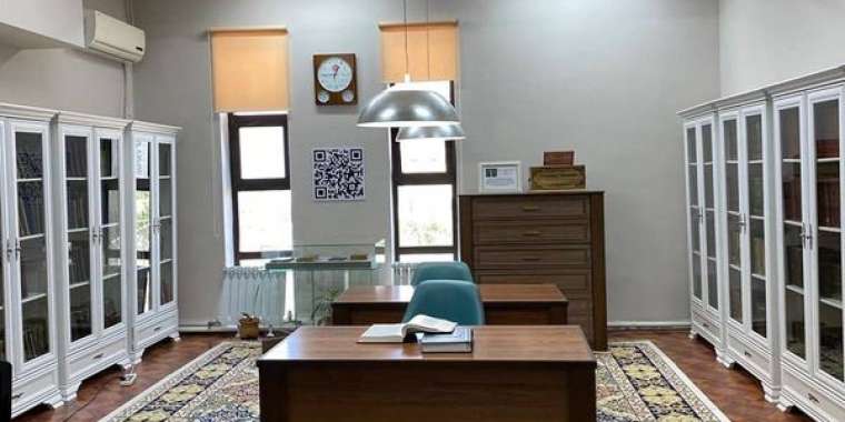 В.Скоттың 1824 жылы жарық көрген «Қызыл қолғап» кітабы Шымкент кітапханасында сақтаулы тұр