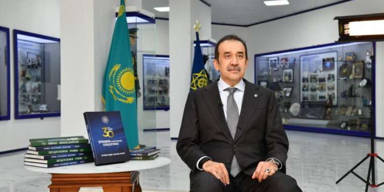 Жазушы Кәрім Мәсімовтің 4 кітабы. Біреуі тіпті құпия...