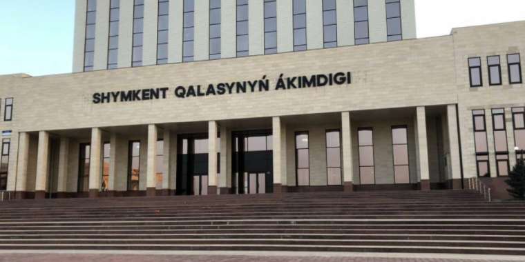 Әкімнің орынбасарына IPhonе керек деген шенеунік сотталды