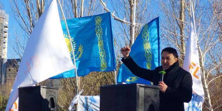 Обычный цирк. Нуржан Альтаев митинговал в столице