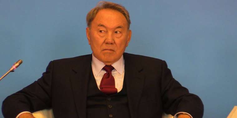 Назарбаевтың ар-намысына тиген желаяққа қатысты сот ісі тоқтатылды