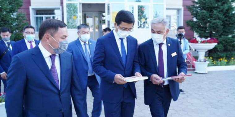 Не үшін эссе жазамыз? Мұғалімдер Аймағамбетовті әлі түсінбей жүр