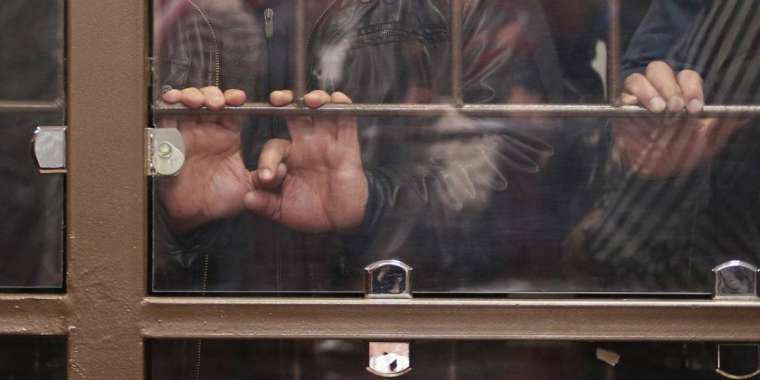 «Аманат» комиссиясы 85 адамды қамаудан босатты