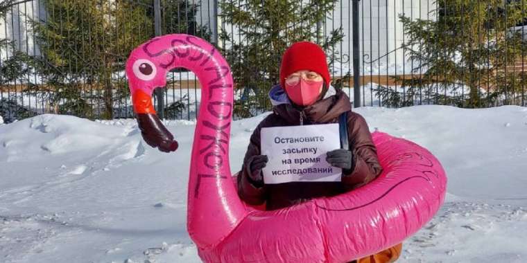 Пикет у здания горсуда провели столичные художницы