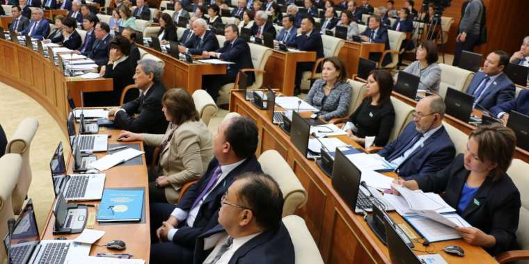 Депутатские потуги. Чем чревата отмена госпремии по тенговым депозитам, объяснил эксперт