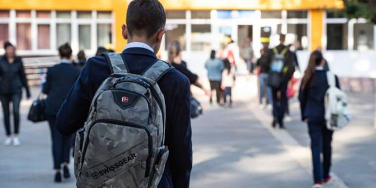 Әлеуметтанушы: Үлкен бала кіші баланы бағып отырмау керек