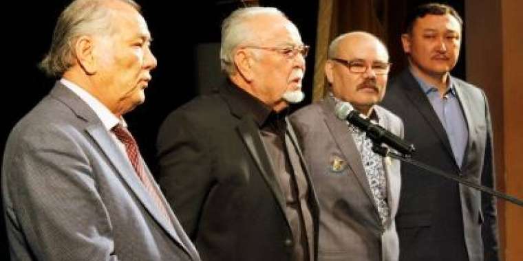 Асанәлі Әшімов: Көшеде топтасқан адам көрсек үрейленетін болдық