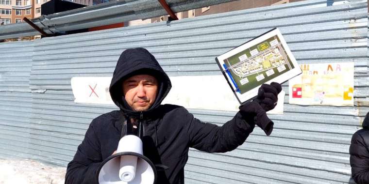 Кульгинов, выходи! Акима столицы ждали на собрании жильцов