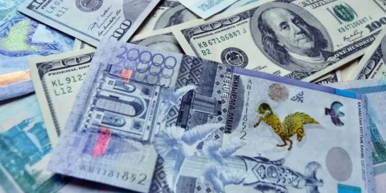 Доллар дүрбелеңі: Теңге тағы нығая ма?