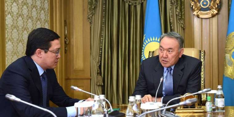 «Біреу тиіссе маған айт». Назарбаевтың «өнімі» Ақышевтың жарқын жылдары