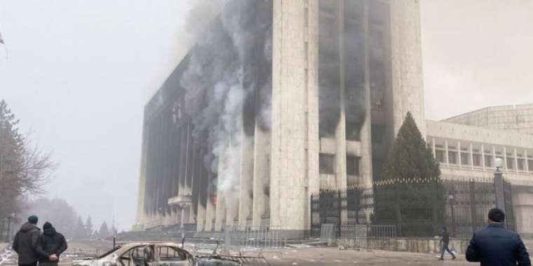 ҰҚК-нің 8 қызметкері қамауға алынды