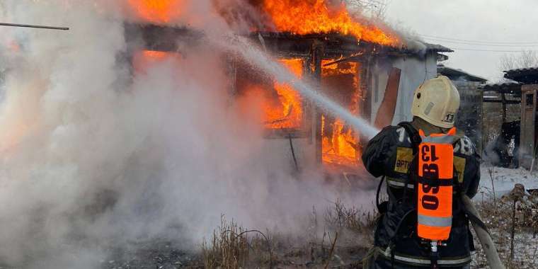 Өрт сөндіруші: Өртенген жердің иесі ғана жүгіріп жүреді, көршілері қарап тұрады