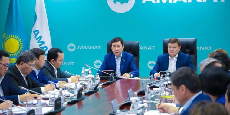 «AMANAT» партиясы Жаңа Қазақстанды құрудың негізгі тірегі – Е. Қошанов