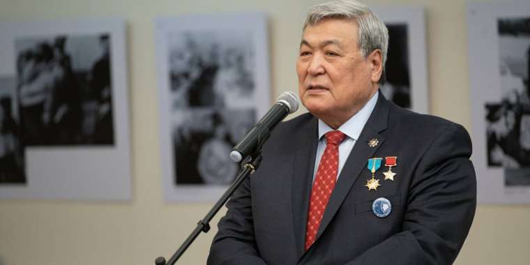 Тоқтар Әубәкіров: Бұл не деген Конституция?