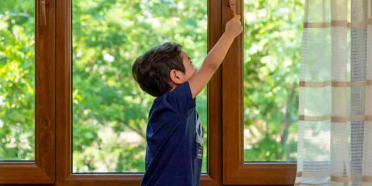 Балаға терезеден төнген қауіп