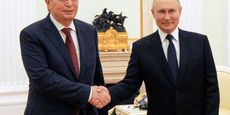 Тоқаев Путиннің шақыруымен Мәскеуге барды