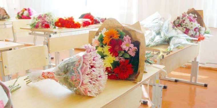 Гүл сыйлауға болады, мұғалім мен мектепке сыйлық беруге рұқсат жоқ