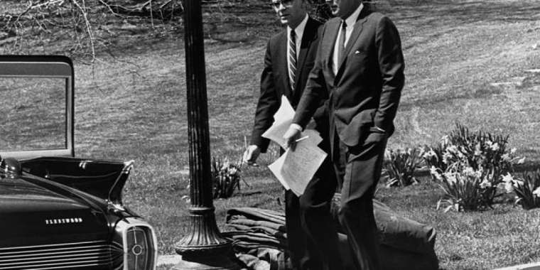 Тед Соренсен: Жақсы спич 5 жол, 4 сөзден ғана тұрады