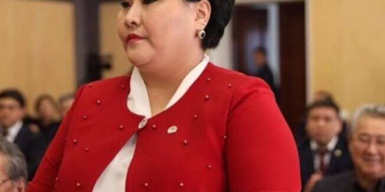 Абай ескерткішінен ақша жеген.  Бақытгүл Хаменова ісі сотқа жетті