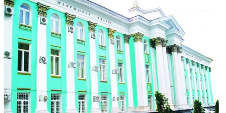 Жазушылар одағы неге сынала береді?