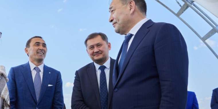 Ахметбеков сынайды, Тоғжанов мақтайды – Рахымбаев жаңа биліктің тілін тауыпты