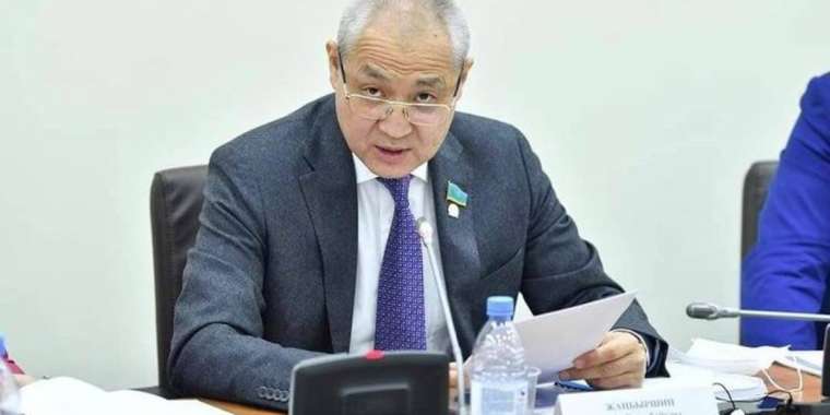 Депутат Е. Жаңбыршин: Барлық мәселелер мен күмәндарды жою үшін президенттік сайлауды жаңа ережелерге сәйкес өткізу керек