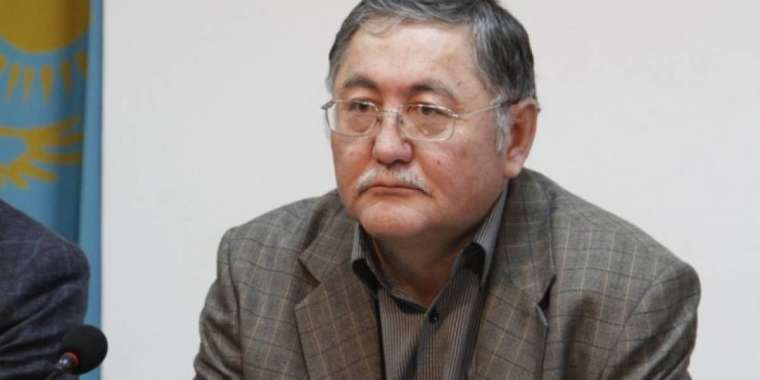 Астана полициясы Рысбек Сәрсенбайұлын күштеп ұстап әкетті