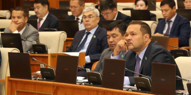 Школы, пенсии, паек, выборы и обслуживание госдолга: что вошло в проект бюджета на 2023-2025 годы