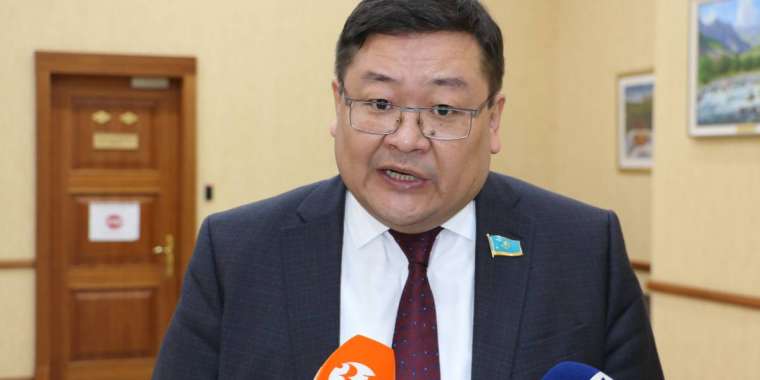 Бред собачий! - Айдос Сарым о сомнениях в «Аманате»