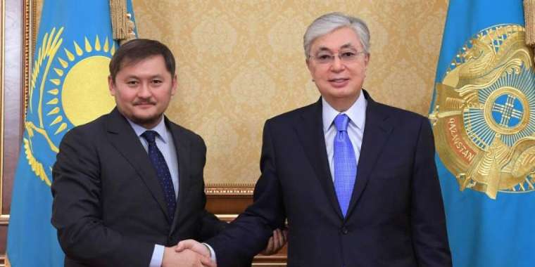 Үнділер жатақханада, қазақтар көшеде – Саясат Нұрбектің Тоқаев айтқан сайлауға қосқан үлесі