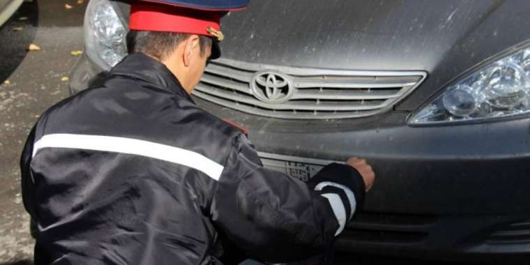 Заңсыз құжат, жалған нөмірлі автокөлік иелері 5 тәулікке қамалады